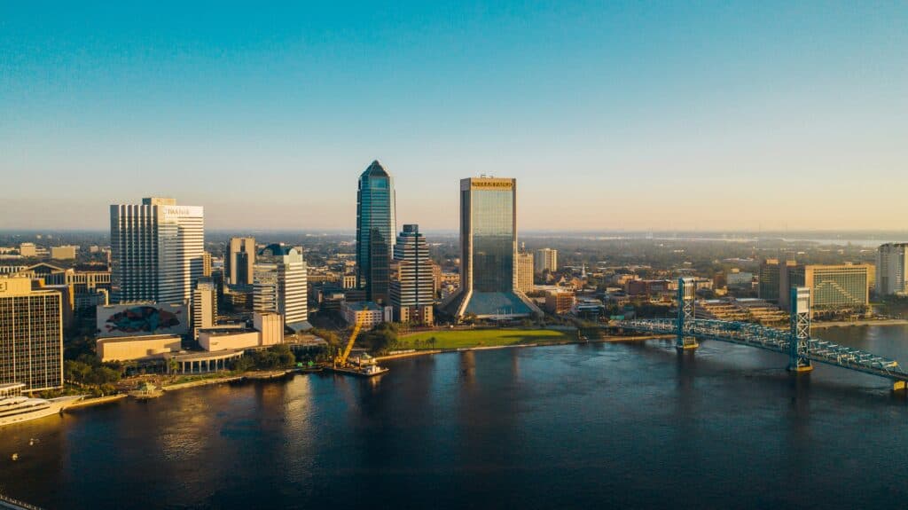 Aerial morning view of downtown Jacksonville and the St. Johns River, reflecting Delrecruiters’ commitment to sourcing elite supply chain leaders for the city’s thriving logistics sector