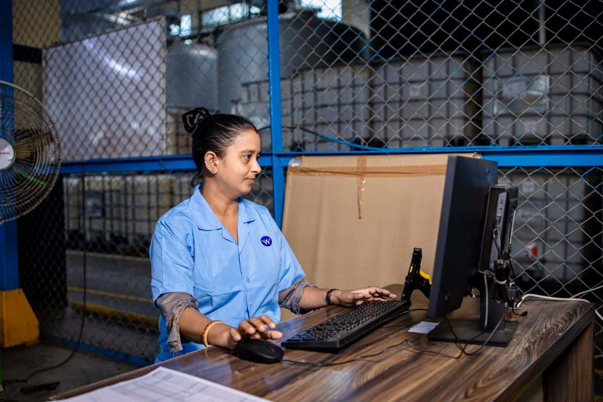 3PL operations manager coordinating multi-client inventory in a third-party logistics warehouse