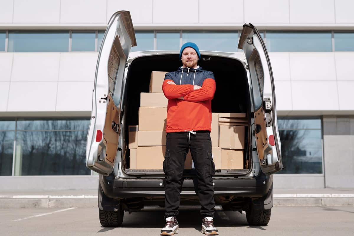 Last mile delivery manager hiring protects on-time delivery and the customer handoff