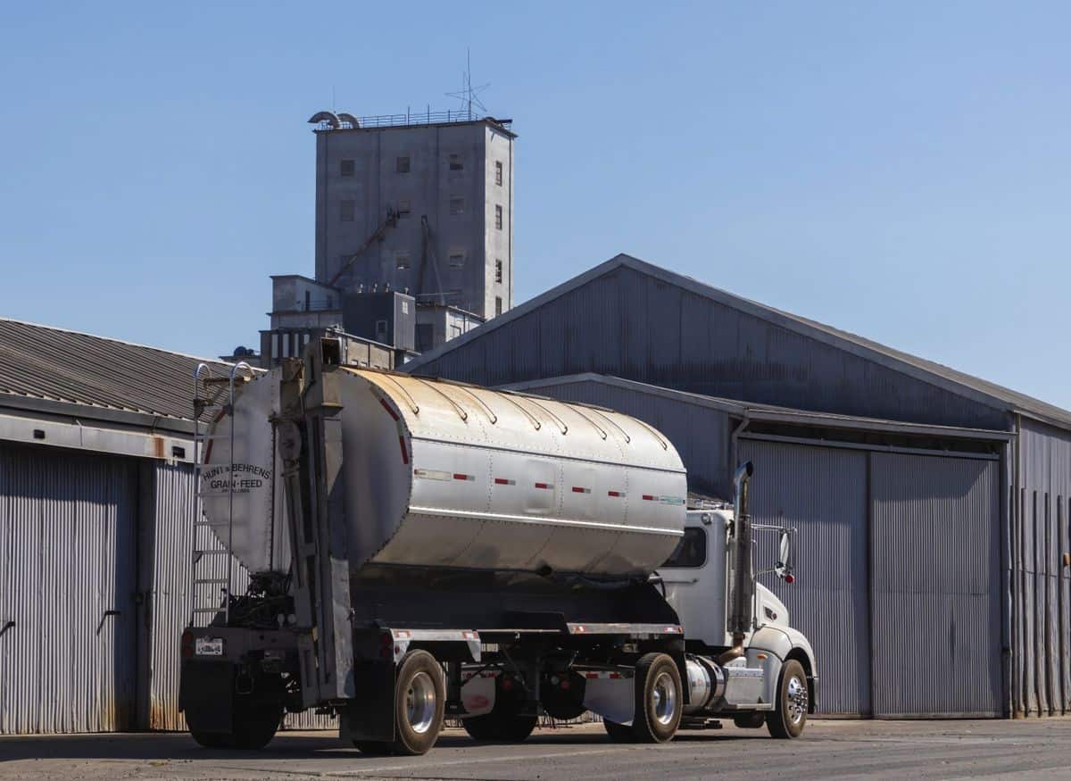 Nashville logistics recruiters support freight and distribution across the I-40, I-65, and I-24 corridors